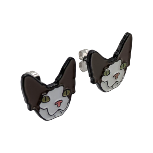 A pair of soft enamel earrings with a cats head design.